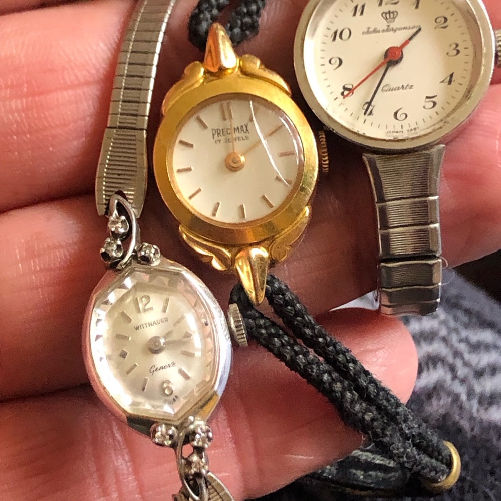 Mix Watches May Need Battery Or Service